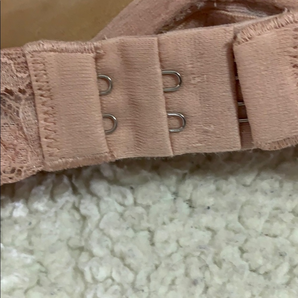 Victoria’s Secret lace Biofit bra - Picture 6 of 8